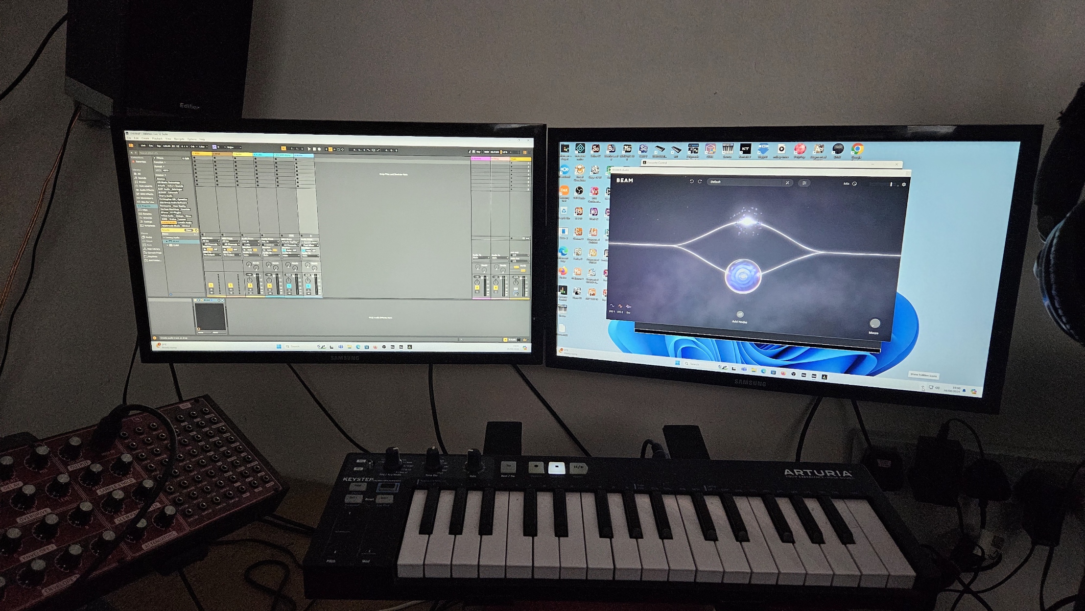 dual screens